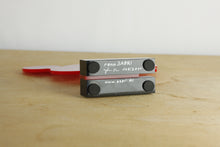 Load image into Gallery viewer, Plexiglas-Skulptur - Alfred Bradler (1942) - "Renn-Sapri"