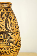 Lade das Bild in den Galerie-Viewer, Vintage Bodenvase - &quot;Anubis&quot; - Jasba
